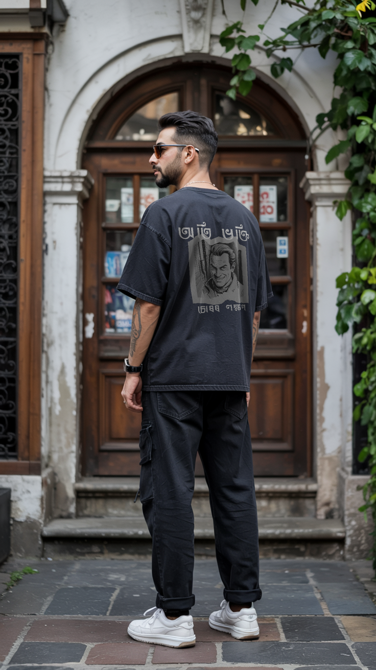 অতি ভক্তি চোৰৰ লক্ষণ - Premium Oversized T-Shirt - Black